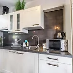 Victus Cozy Apartment With Underground Parking By Noclegi Renters *