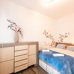 Victus Cozy Apartment With Underground Parking By Noclegi Renters Apartment