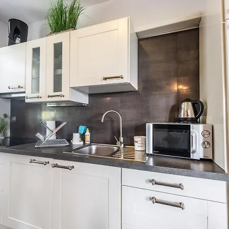 Victus Cozy Apartment With Underground Parking By Noclegi Renters *