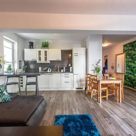 Victus Cozy Apartment With Underground Parking By Noclegi Renters דירה סופוט